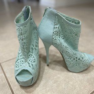 Women's Size 8 Mint Lace Booties
